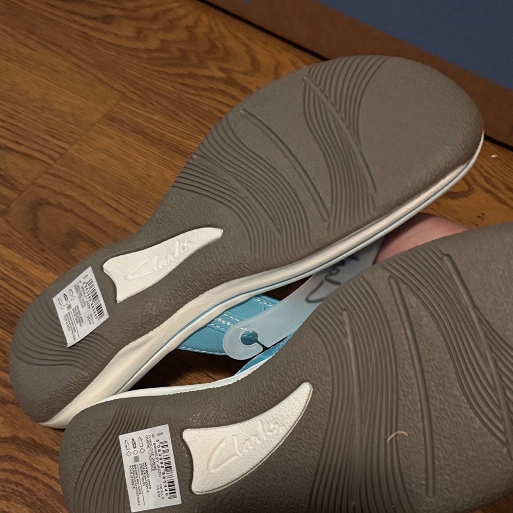 Clarks Women's Aqua Flip Flop Sandals - Picture 6 of 6